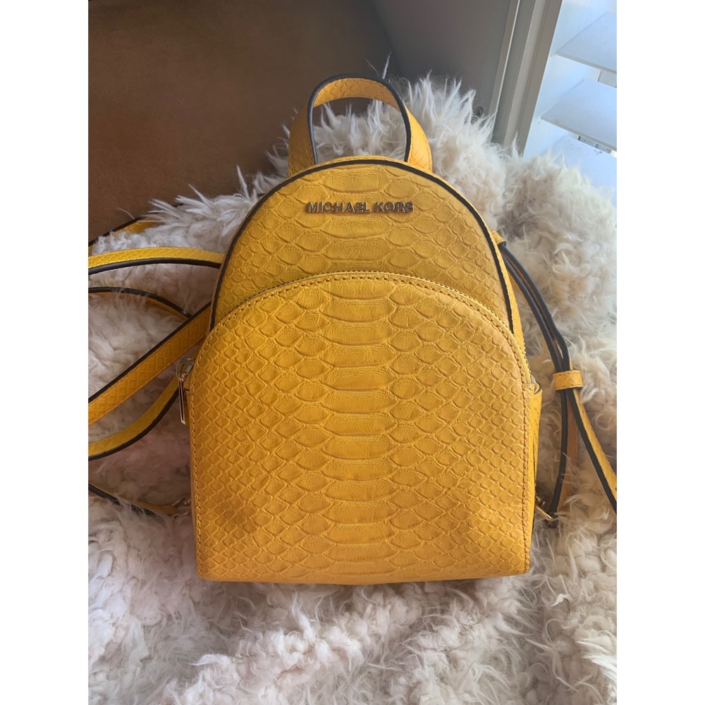 Michael Kors mini backpack - Picture 2 of 6